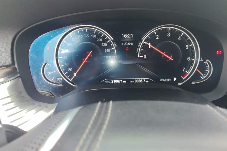 Used BMW 5 Series 2018 530Li Leading Edition Luxury Package Odometer Close Up