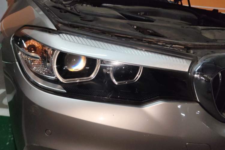 Used BMW 5 Series 2018 528Li Launch Special Edition Right Front Headlight
