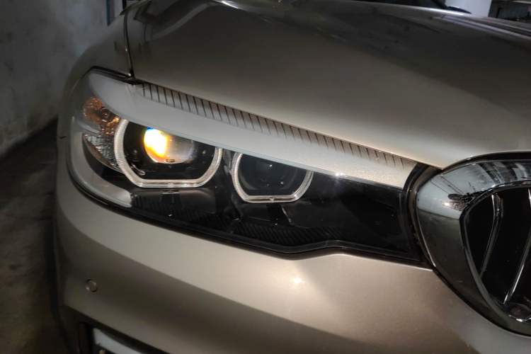 Used BMW 5 Series 2018 Facelifted 530Li xDrive Luxury Package Right Front Headlight