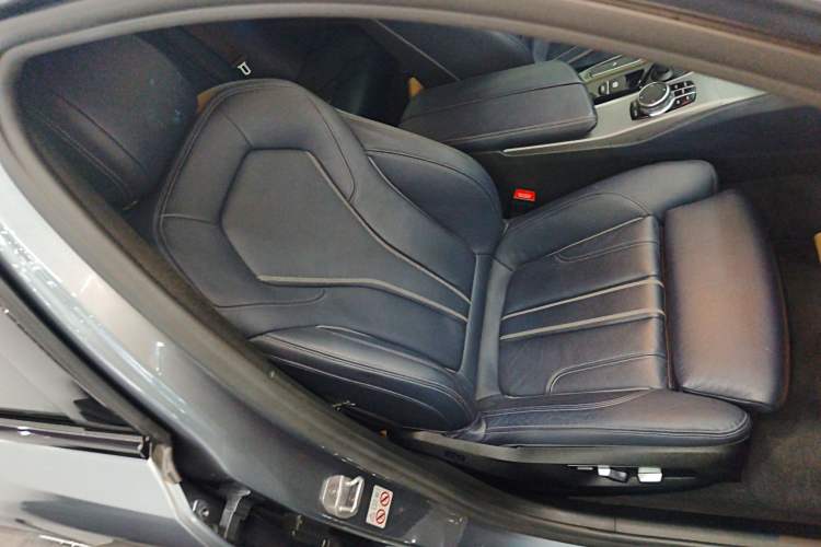 Used BMW 5 Series 2018 525i M Sport Package Right Front Seat