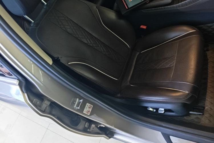 Used BMW 5 Series 2018 Facelifted 530Li Luxury Edition Premium Package Right Front Seat