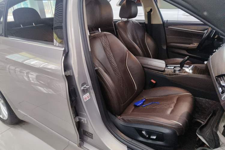 Used BMW 5 Series 2018 530Li Leading Edition Luxury Package Right Front Seat
