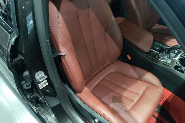Used BMW 5 Series 2018 Restyled 530Li Leading Edition M Sport Package Right Front Seat