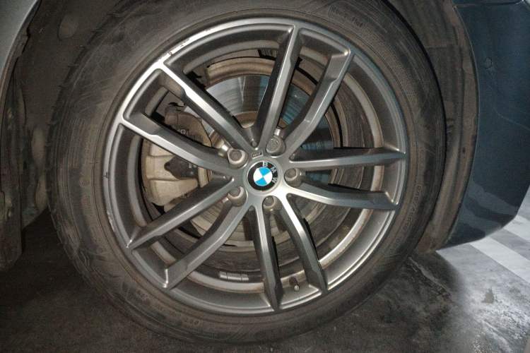 Used BMW 5 Series 2018 525i M Sport Package Right Front Wheel Hub