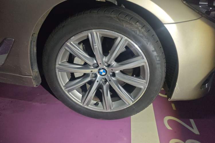 Used BMW 5 Series 2018 528Li Launch Special Edition Right Front Wheel Hub