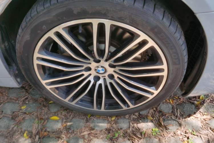 Used BMW 5 Series 2018 530Li Leading Model M Sport Package Right Front Wheel Hub