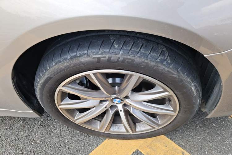 Used BMW 5 Series 2018 528Li Launch Special Edition Right Front Wheel Hub