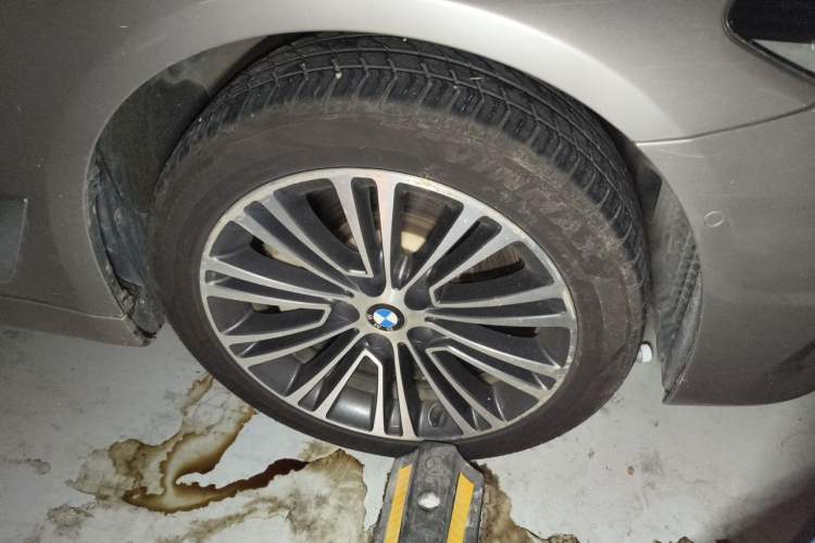 Used BMW 5 Series 2018 530Li Luxury Edition Premium Package Right Front Wheel Hub