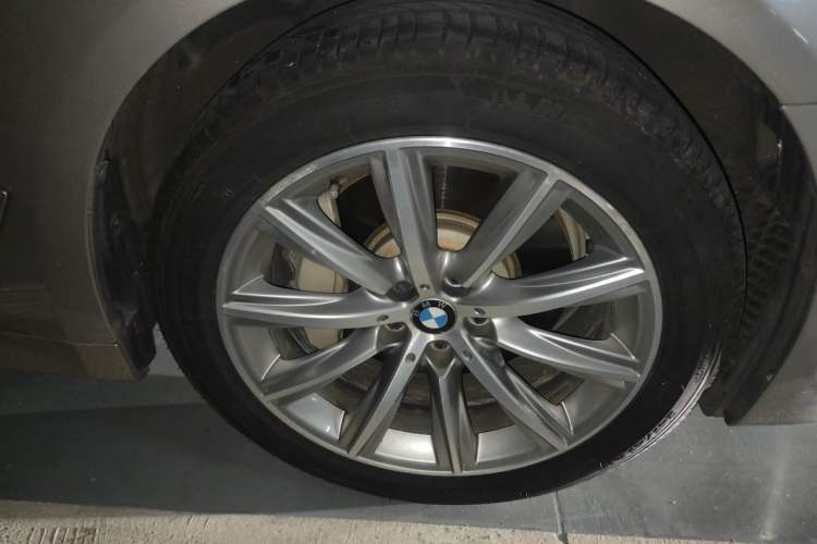 Used BMW 5 Series 2018 528Li Launch Special Edition Right Front Wheel Hub