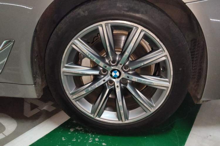 Used BMW 5 Series 2018 528Li Launch Special Edition Right Front Wheel Hub
