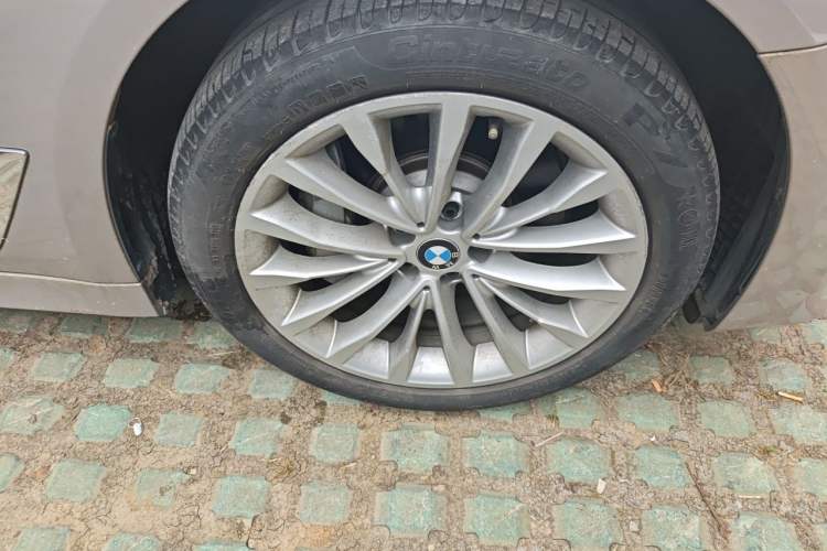 Used BMW 5 Series 2018 530Li Leading Edition Luxury Package Right Front Wheel Hub