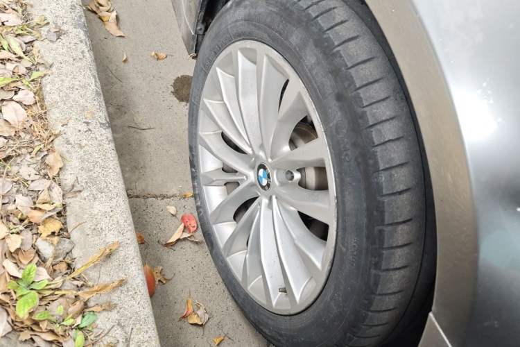 Used BMW 5 Series 2018 525Li Luxury Package Right Front Wheel Hub