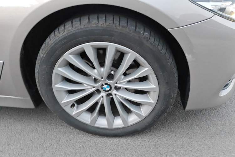 Used BMW 5 Series 2018 525Li Luxury Package Right Front Wheel Hub