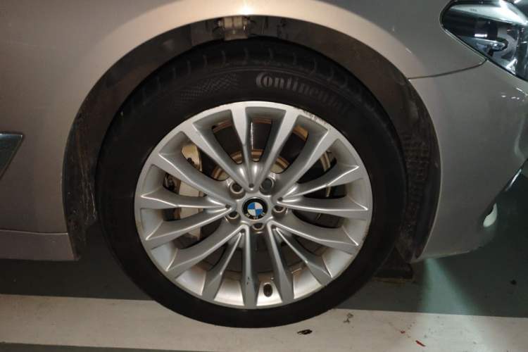 Used BMW 5 Series 2018 530Li Leading Edition Luxury Package Right Front Wheel Hub