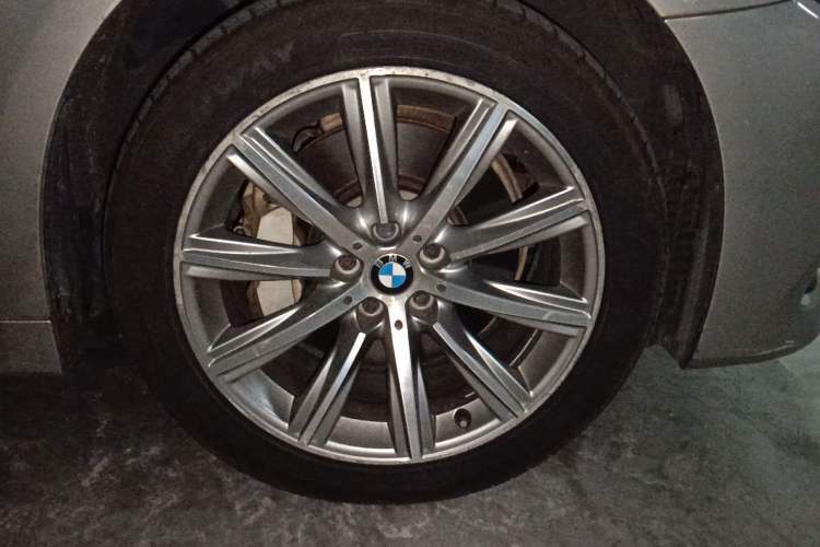 Used BMW 5 Series 2018 528Li Launch Special Edition Right Front Wheel Hub