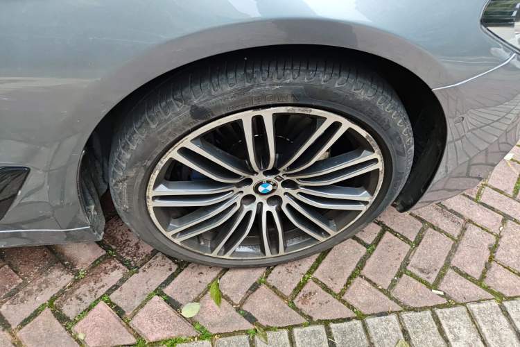 Used BMW 5 Series 2018 530i M Sport Package Right Front Wheel Hub