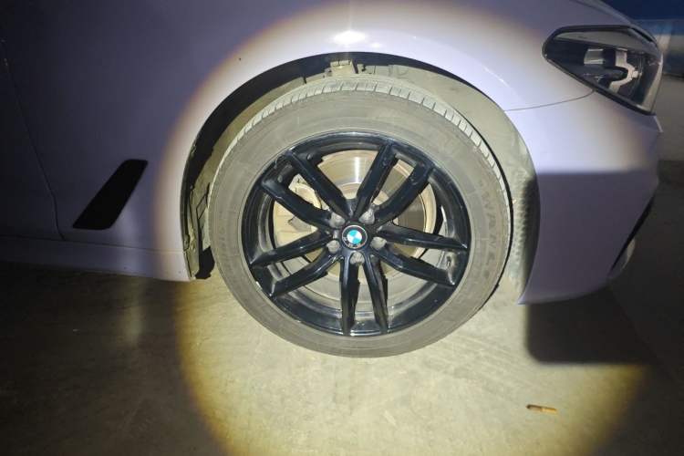 Used BMW 5 Series 2018 525Li Luxury Package Right Front Wheel Hub