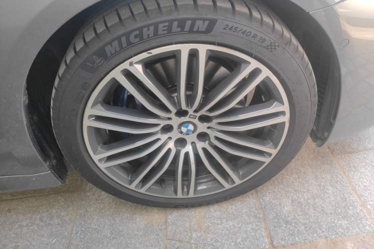 Used BMW 5 Series 2018 530i M Sport Package Right Front Wheel Hub