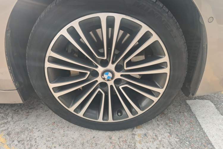 Used BMW 5 Series 2018 Facelifted 530Li Luxury Edition Premium Package Right Front Wheel Hub