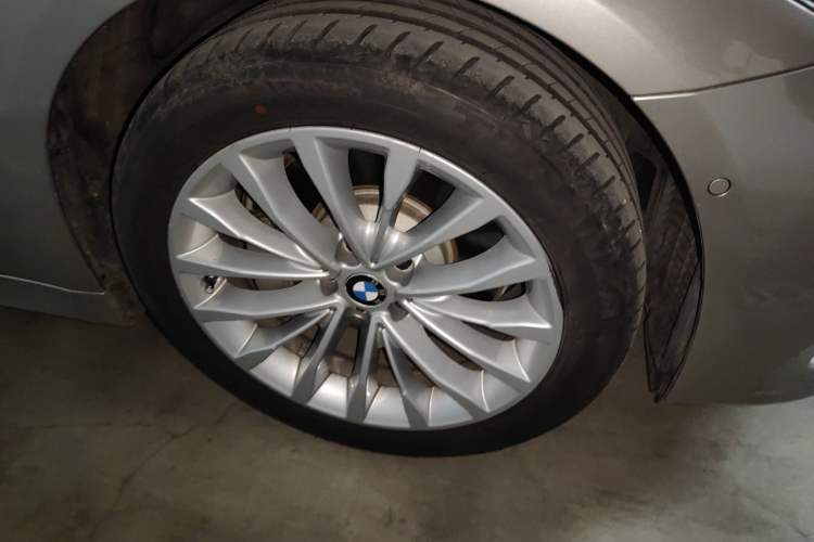 Used BMW 5 Series 2018 Facelifted 530Li xDrive Luxury Package Right Front Wheel Hub