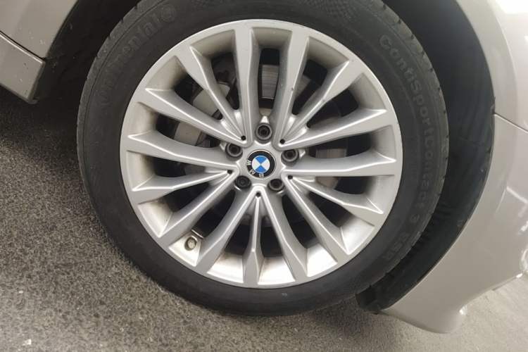 Used BMW 5 Series 2018 530Li xDrive Luxury Package Right Front Wheel Hub