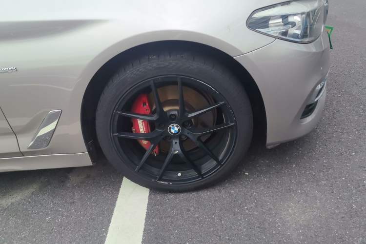 Used BMW 5 Series 2018 530Li Leading Edition Luxury Package Right Front Wheel Hub