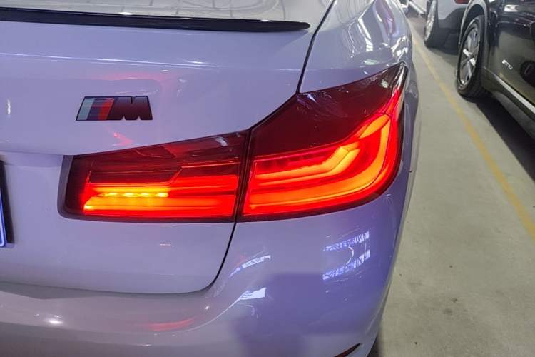 Used BMW 5 Series 2018 530Li Leading Edition Luxury Package Right Rear Taillight