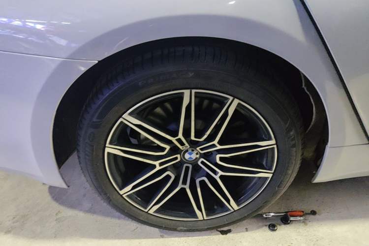 Used BMW 5 Series 2018 530Li Leading Edition Luxury Package Right Rear Wheel Hub