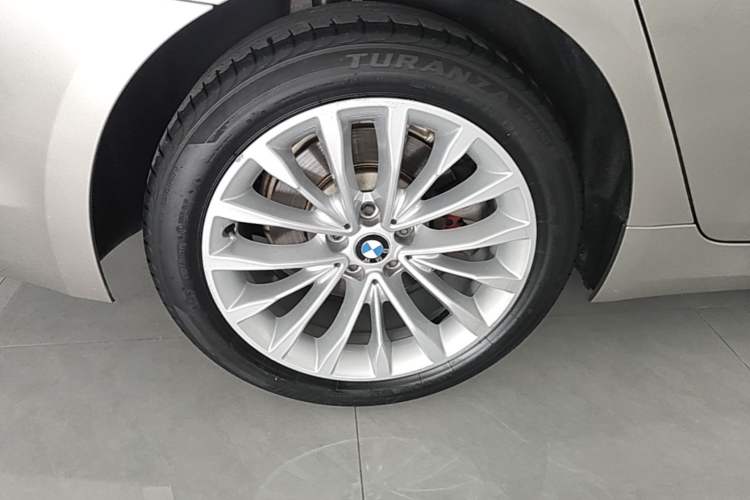 Used BMW 5 Series 2018 Revised Version 530Li Leading Edition Luxury Package Right Rear Wheel Hub