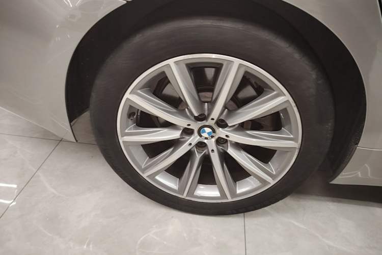 Used BMW 5 Series 2018 528Li Launch Special Edition Right Rear Wheel Hub
