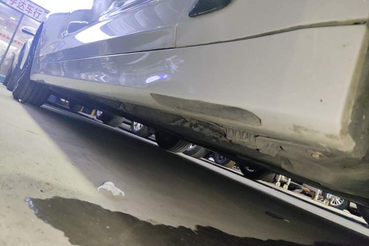 Used BMW 5 Series 2018 530Li Leading Edition Luxury Package Right Side Sill