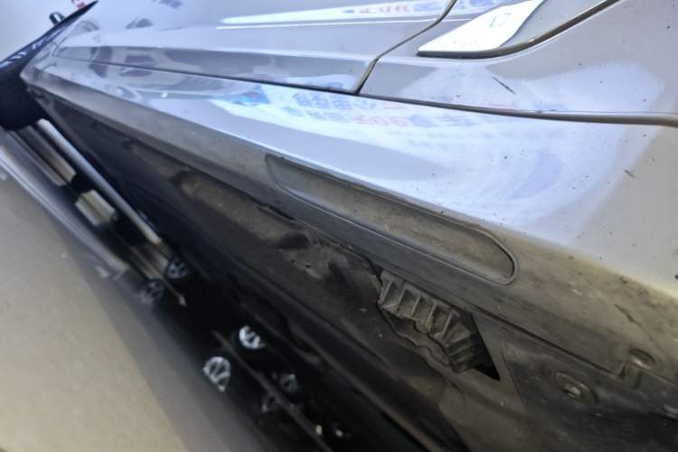 Used BMW 5 Series 2018 Facelifted 530Li Luxury Edition Premium Package Right Side Sill