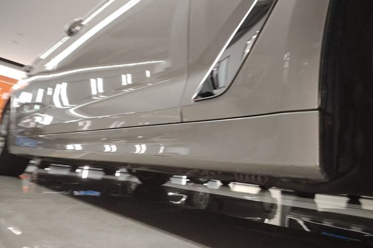 Used BMW 5 Series 2018 528Li Launch Special Edition Right Side Sill