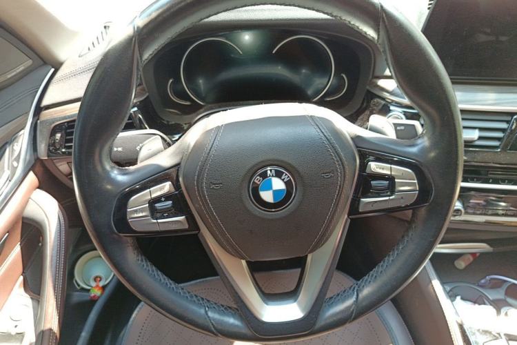 Used BMW 5 Series 2018 Revised Version 530Li Leading Edition Luxury Package Steering Wheel