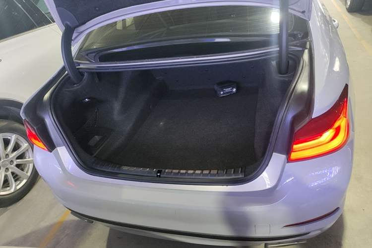 Used BMW 5 Series 2018 530Li Leading Edition Luxury Package Trunk
