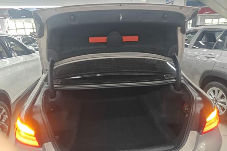 Used BMW 5 Series 2018 528Li Launch Special Edition Trunk