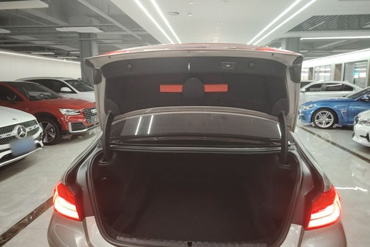 Used BMW 5 Series 2018 528Li Launch Special Edition Trunk