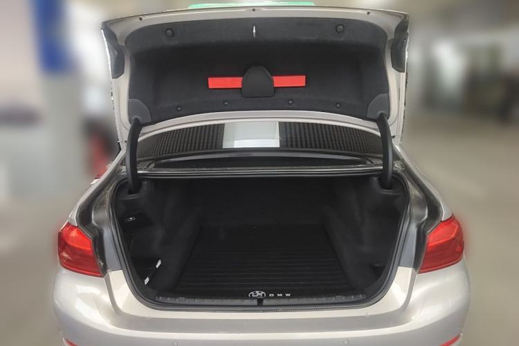 Used BMW 5 Series 2018 530Li xDrive Luxury Package Trunk