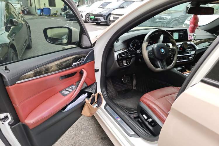 Used BMW 5 Series 2018 Restyled 530Li Luxury Edition M Sport Package Driver Seat