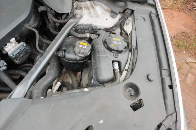 Used BMW 5 Series 2018 530Li Leading Edition Luxury Package Engine Bay Left