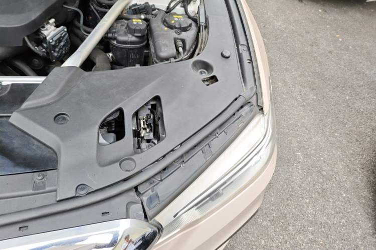 Used BMW 5 Series 2018 Restyled 530Li Luxury Edition M Sport Package Engine Bay Left