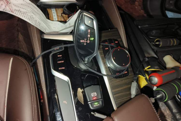 Used BMW 5 Series 2018 530Li Leading Edition Luxury Package Gear Lever