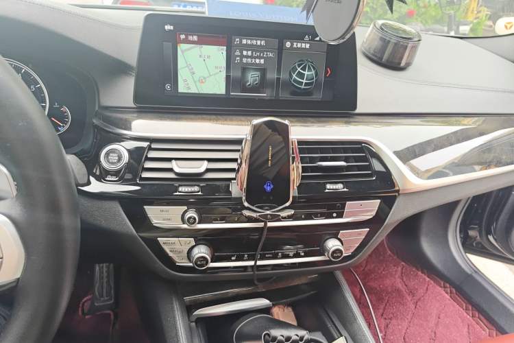 Used BMW 5 Series 2018 Facelifted 530Li xDrive M Sport Package Audio And AC Panel
