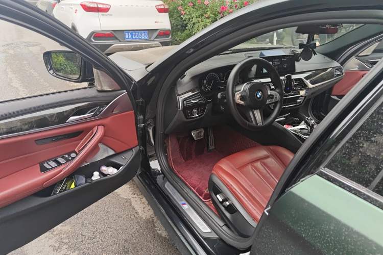 Used BMW 5 Series 2018 Facelifted 530Li xDrive M Sport Package Driver Seat