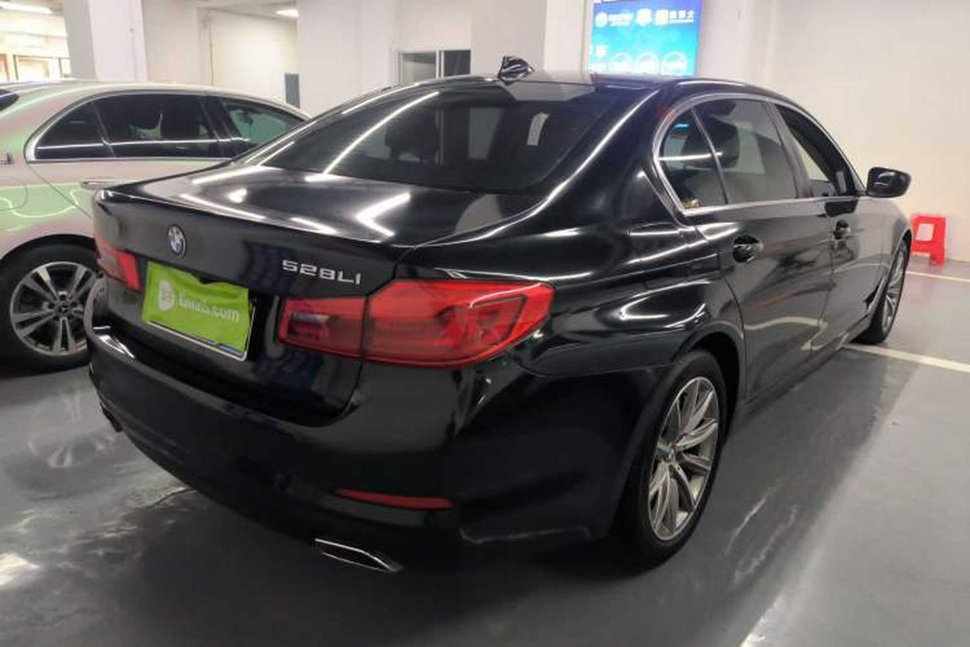 Used BMW 5 Series 2018 528Li Launch Special Edition Rear Right 45 Deg