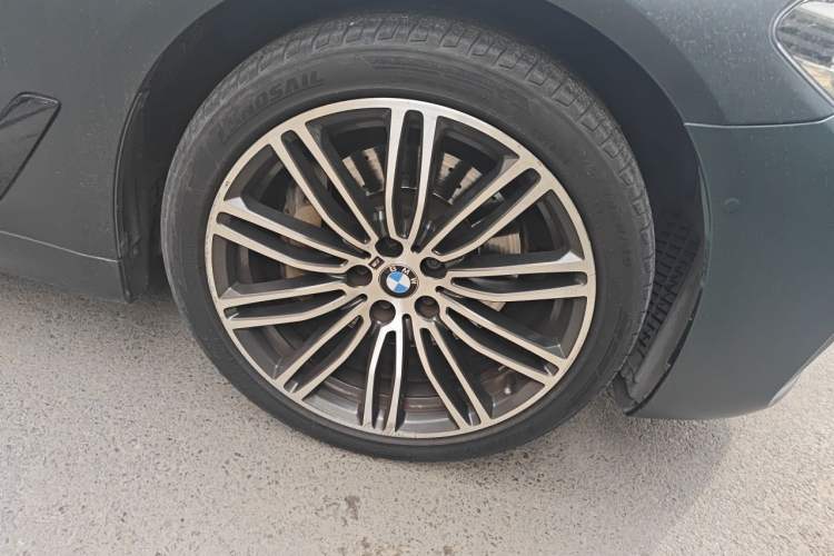 Used BMW 5 Series 2018 Facelifted 530Li xDrive M Sport Package Right Front Wheel Hub