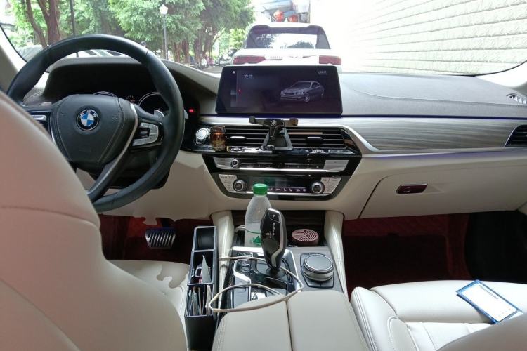 Used BMW 5 Series 2018 Facelifted 530Li xDrive Luxury Package Center Console