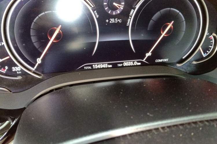 Used BMW 5 Series 2018 Facelifted 530Li xDrive Luxury Package Odometer Close Up