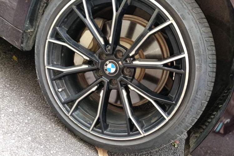 Used BMW 5 Series 2018 Facelifted 530Li xDrive Luxury Package Right Front Wheel Hub