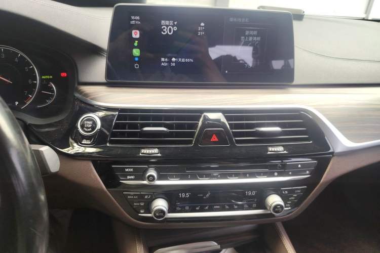 Used BMW 5 Series 2018 530Li Luxury Edition Premium Package Audio And AC Panel